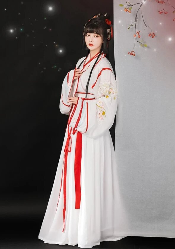 Plus-Size Women in Traditional Hanfu Fashion:Embracing the Beauty of Hanfu Despite Body Size Plus-Size Women in Traditional Hanfu Fashion:Embracing the Beauty of Hanfu Despite Body Size