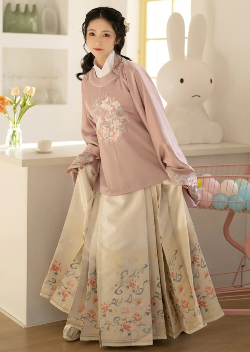 Elegant Summer Qipao Overcoat:A Fashion Statement in High-End Style Elegant Summer Qipao Overcoat:A Fashion Statement in High-End Style