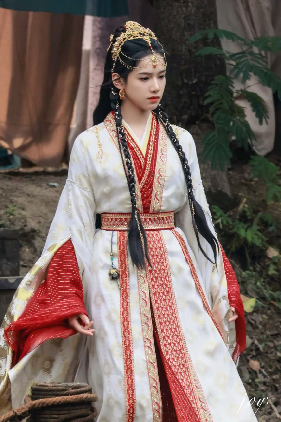 Youthful Elegance in Traditional Charm:The Rise of Modern Qipao in Xiangyunsha Silk Youthful Elegance in Traditional Charm:The Rise of Modern Qipao in Xiangyunsha Silk