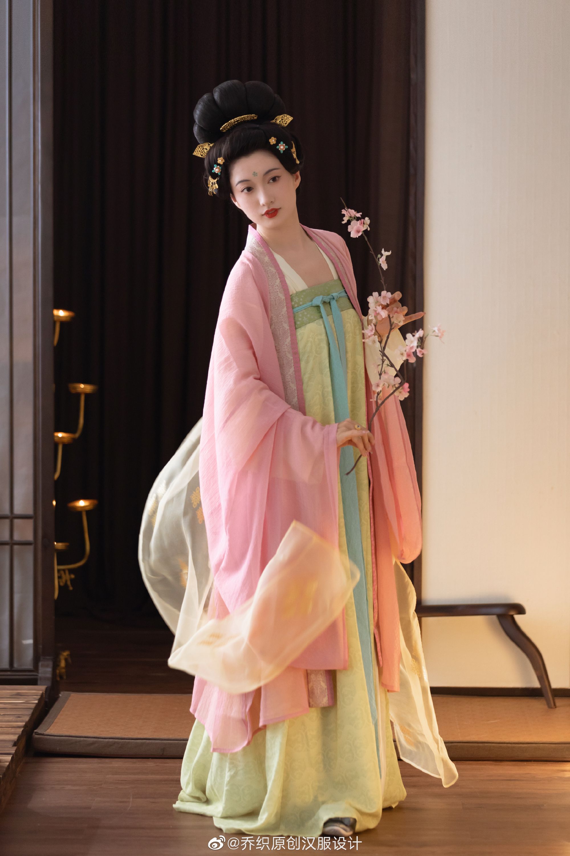 Elegant Water Mink Fur Cheongsam Dress:A Blend of Traditional Elegance and Modern Glamour Elegant Water Mink Fur Cheongsam Dress:A Blend of Traditional Elegance and Modern Glamour