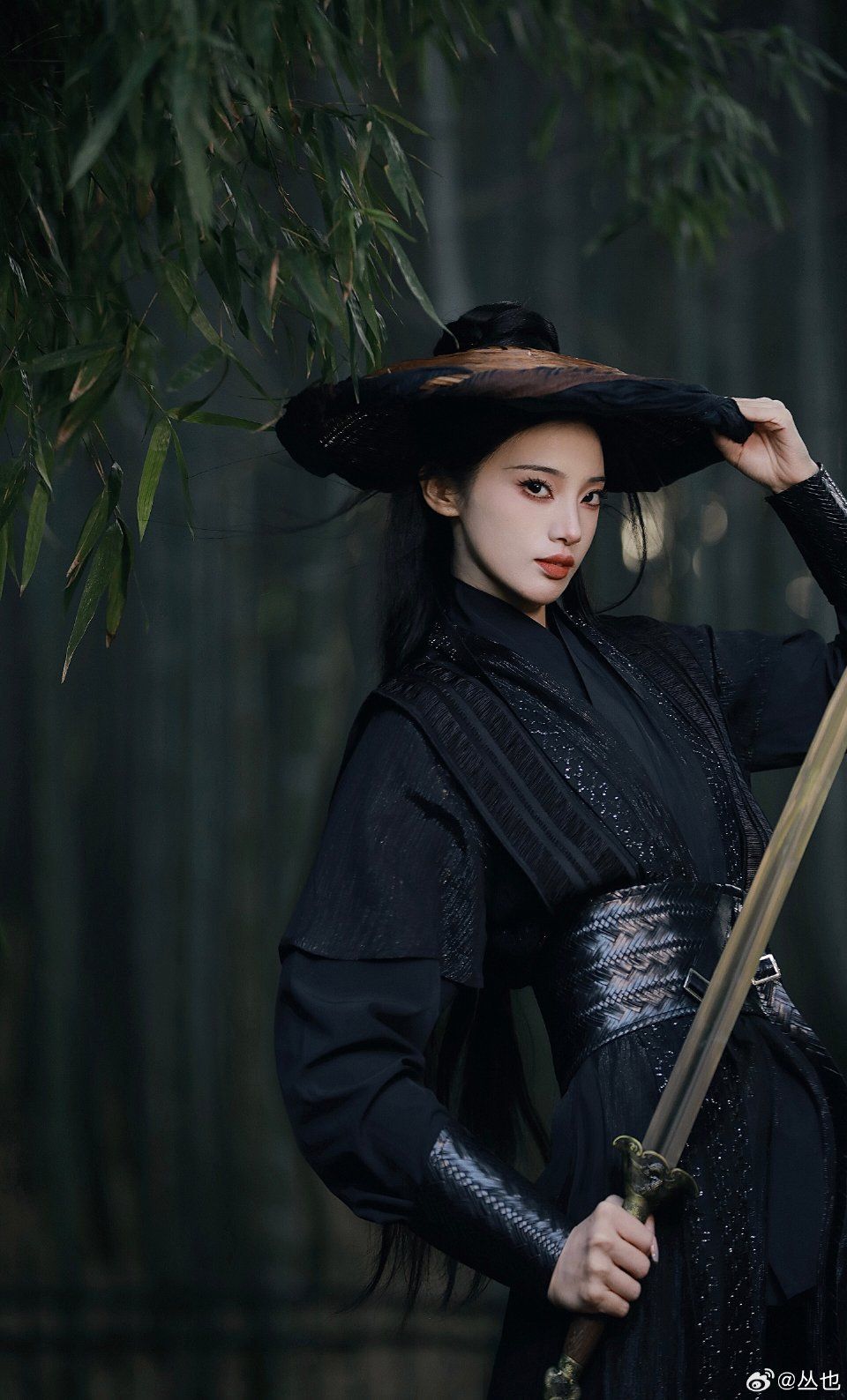 Modelling the Traditional:The Evolution of Qipao in Fashion Shows Modelling the Traditional:The Evolution of Qipao in Fashion Shows