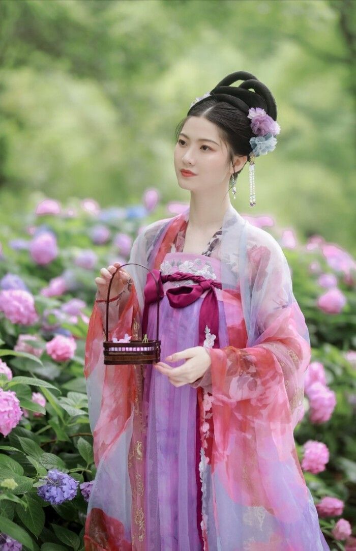 Elegance Redefined:The Story of Yun Jiangnan Cheongsam Flagship Store Elegance Redefined:The Story of Yun Jiangnan Cheongsam Flagship Store