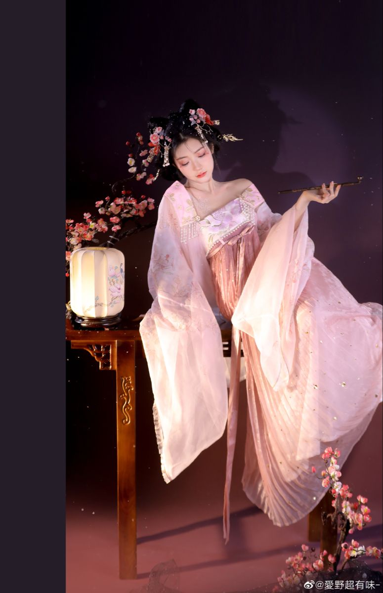 Elegant Hanfu Womens Collection:Cotton and Linen Styles Elegant Hanfu Womens Collection:Cotton and Linen Styles