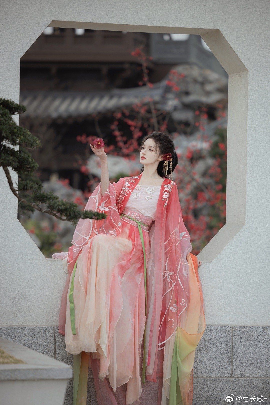 The Evolution of Hair Ornamentation in Traditional Chinese Hanfu Fashion:A Focus on Zans hairpin) The Evolution of Hair Ornamentation in Traditional Chinese Hanfu Fashion:A Focus on Zans hairpin)