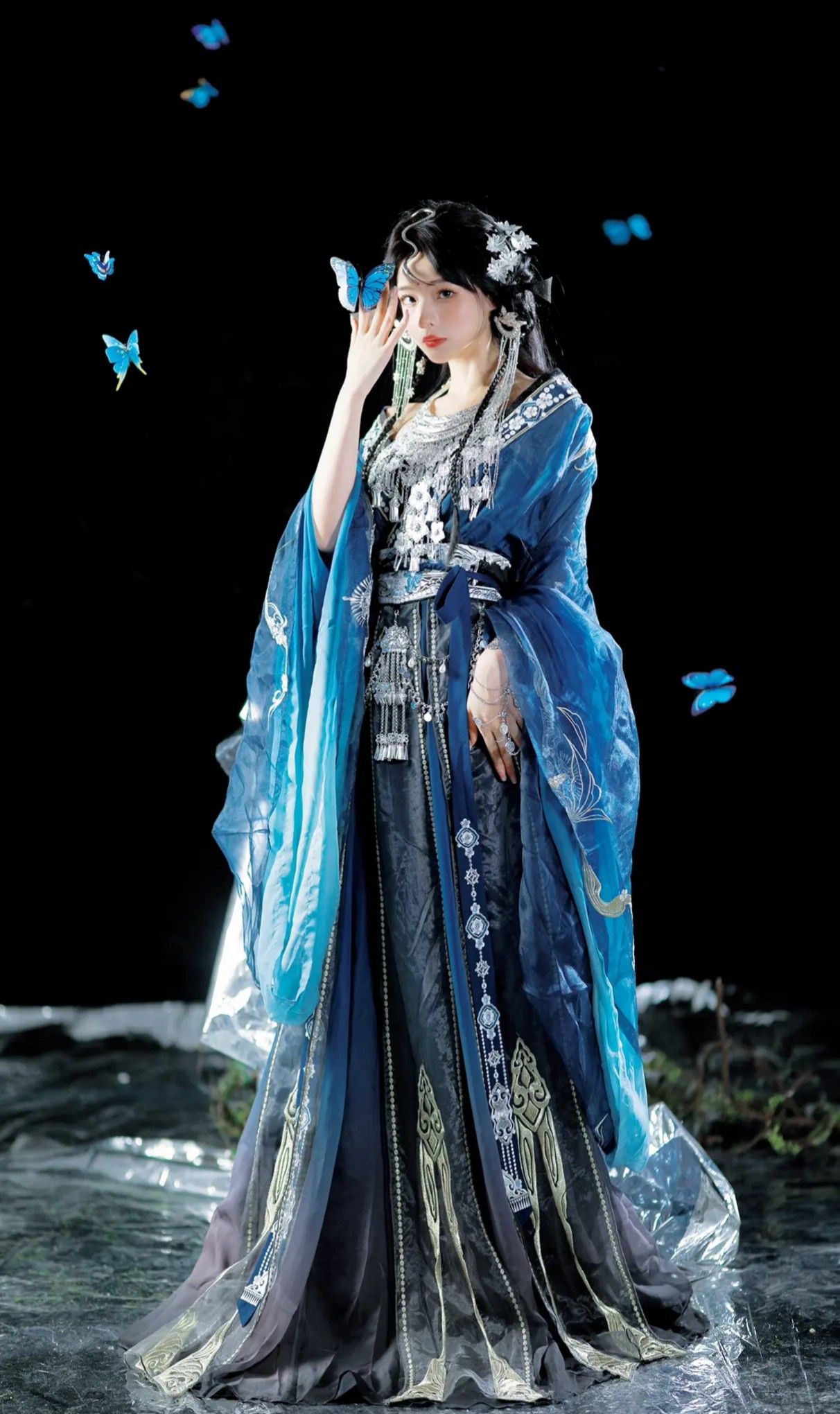 The Orange Hanfu Girl:A Peek into the World of an Orange-Clad Child The Orange Hanfu Girl:A Peek into the World of an Orange-Clad Child