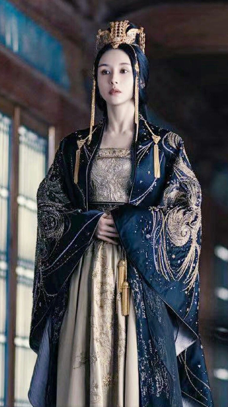 The Revival of Traditional Chinese Clothing:Hanfu as a Cultural Icon The Revival of Traditional Chinese Clothing:Hanfu as a Cultural Icon