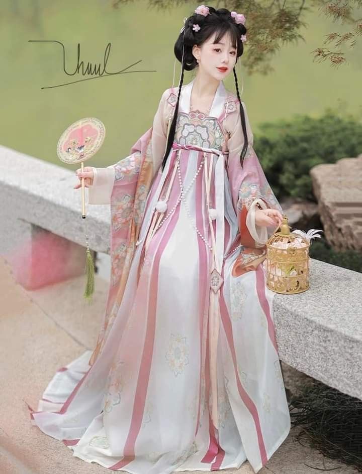 Vibrant Red Hanfu:The Allure of Traditional Chinese Womens Clothing Vibrant Red Hanfu:The Allure of Traditional Chinese Womens Clothing