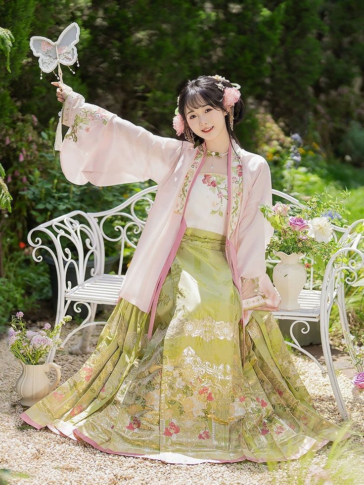 Embracing the Classic Charm:The Role of Bra in Wearing a Cheongsam Embracing the Classic Charm:The Role of Bra in Wearing a Cheongsam