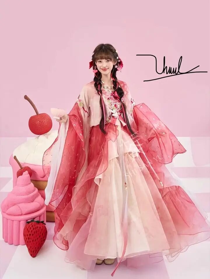 The Enchanting Tale of a Little Fox Fairy in Hanfu Costume:The Story of a Nine-tailed Fox The Enchanting Tale of a Little Fox Fairy in Hanfu Costume:The Story of a Nine-tailed Fox