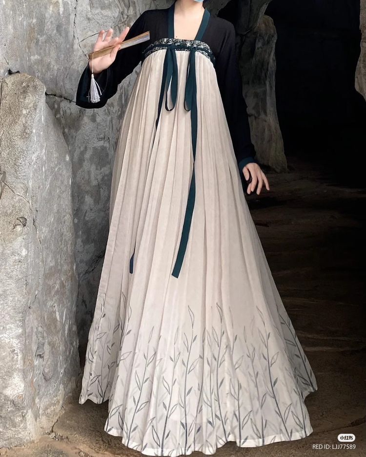 The Story of a Young Hanfu Girl as a Maid The Story of a Young Hanfu Girl as a Maid