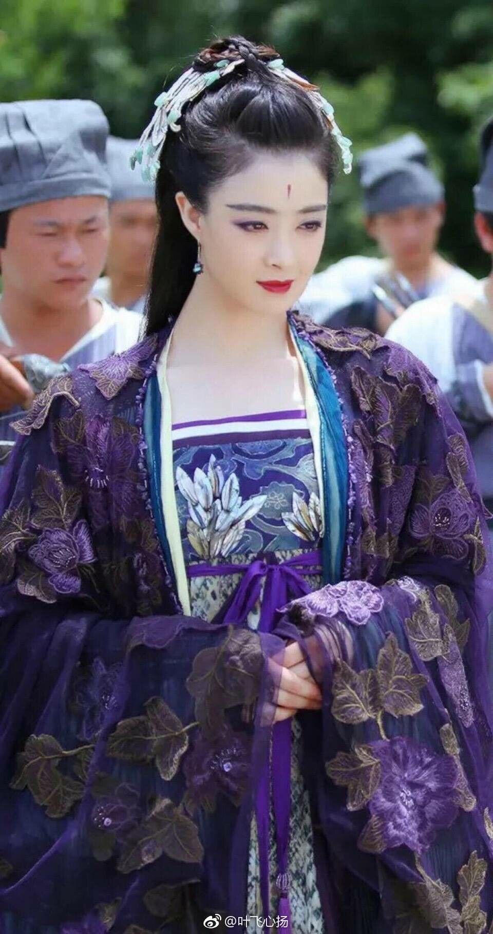 The Splendor of Red:The Traditional Chinese Wedding Dress of Hanfu