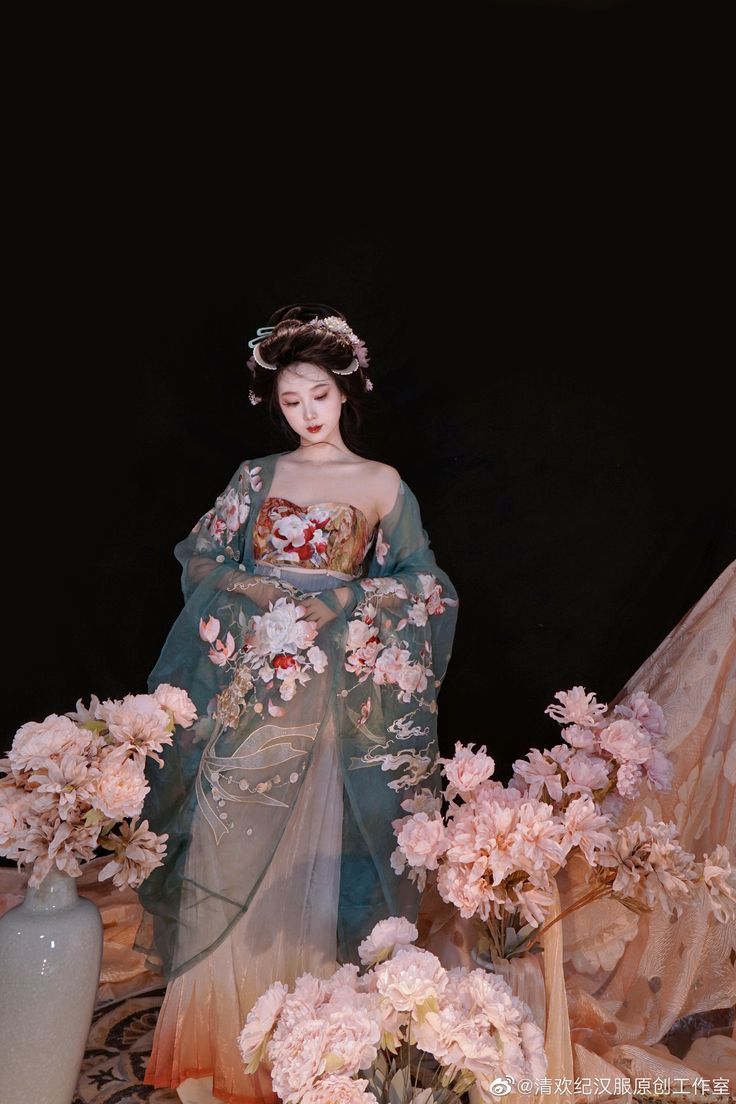 Embracing the Traditional:A Plus-Size Journey into the World of Hanfu for a 300-Pound Sister Embracing the Traditional:A Plus-Size Journey into the World of Hanfu for a 300-Pound Sister