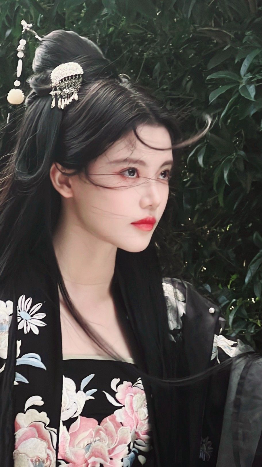 Traditional Charm with Modern Touch:Cheongsam-Style Skirt and Loose-Fit Pants Ensemble Traditional Charm with Modern Touch:Cheongsam-Style Skirt and Loose-Fit Pants Ensemble