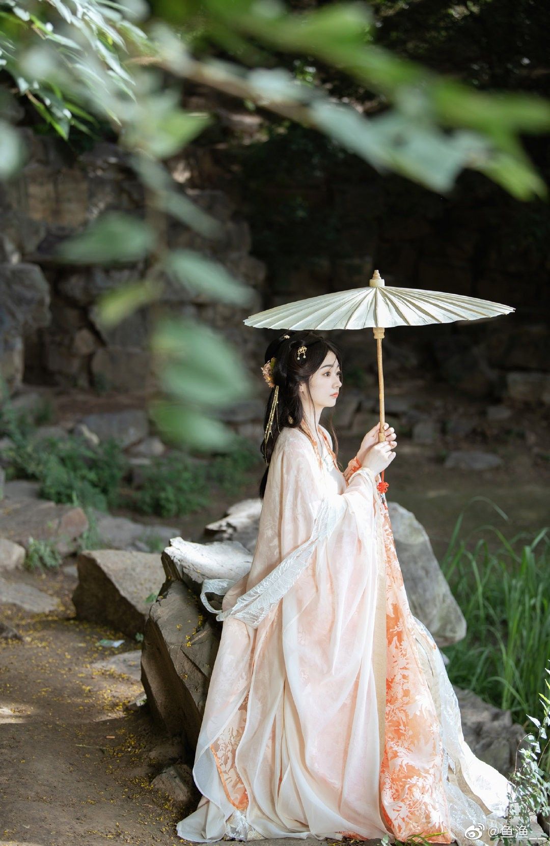Embracing Modern Elegance:Summer改良旗袍女装的新中式风潮 Embracing Modern Elegance:Summer改良旗袍女装的新中式风潮