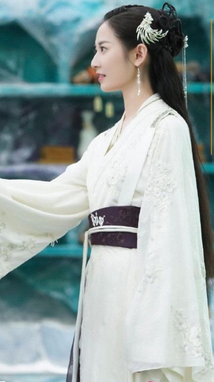 Lavender Satin Cheongsam:A Blend of Elegance and Tradition Lavender Satin Cheongsam:A Blend of Elegance and Tradition