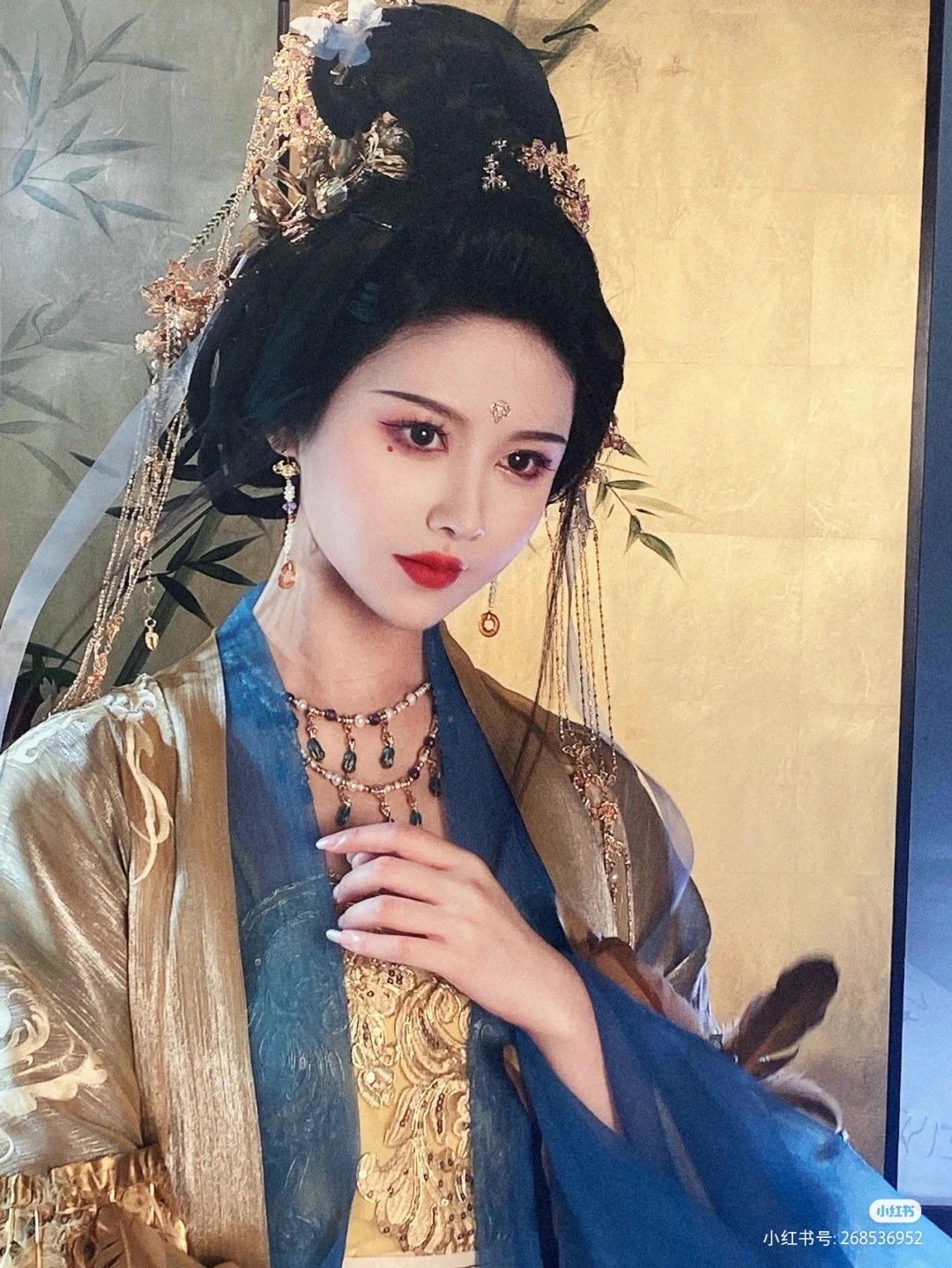 The Enchanting Nine-Tailed Fox Immortal in Traditional Chinese Hanfu Attire The Enchanting Nine-Tailed Fox Immortal in Traditional Chinese Hanfu Attire