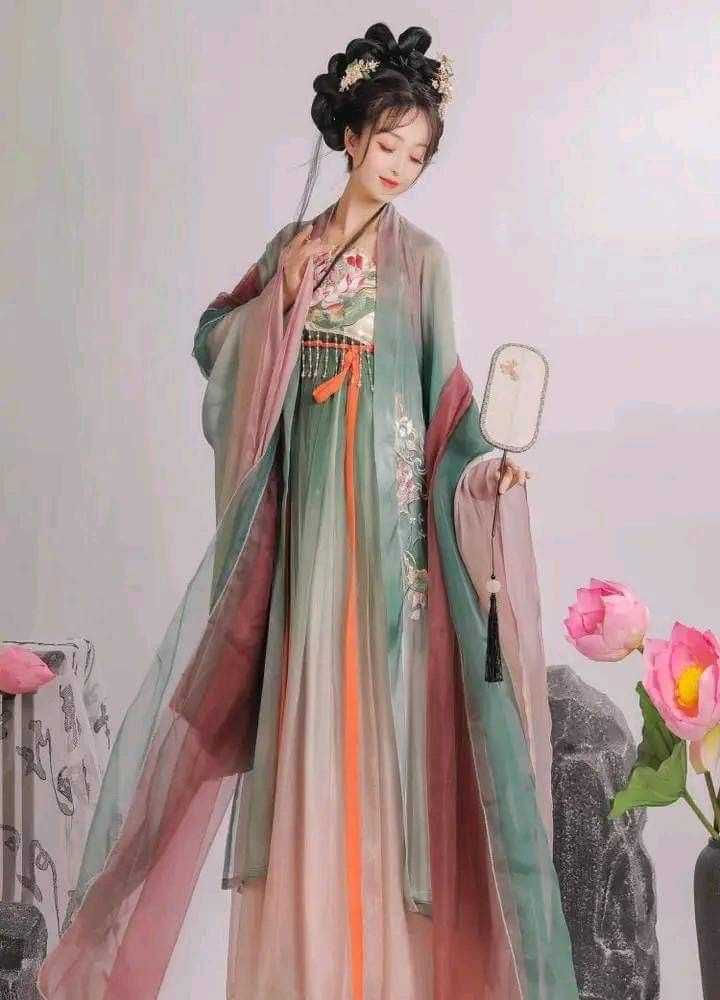 Traditional Hair Accessories and Complete Hanfu Outfits:A Blend of Ancient Elegance Traditional Hair Accessories and Complete Hanfu Outfits:A Blend of Ancient Elegance