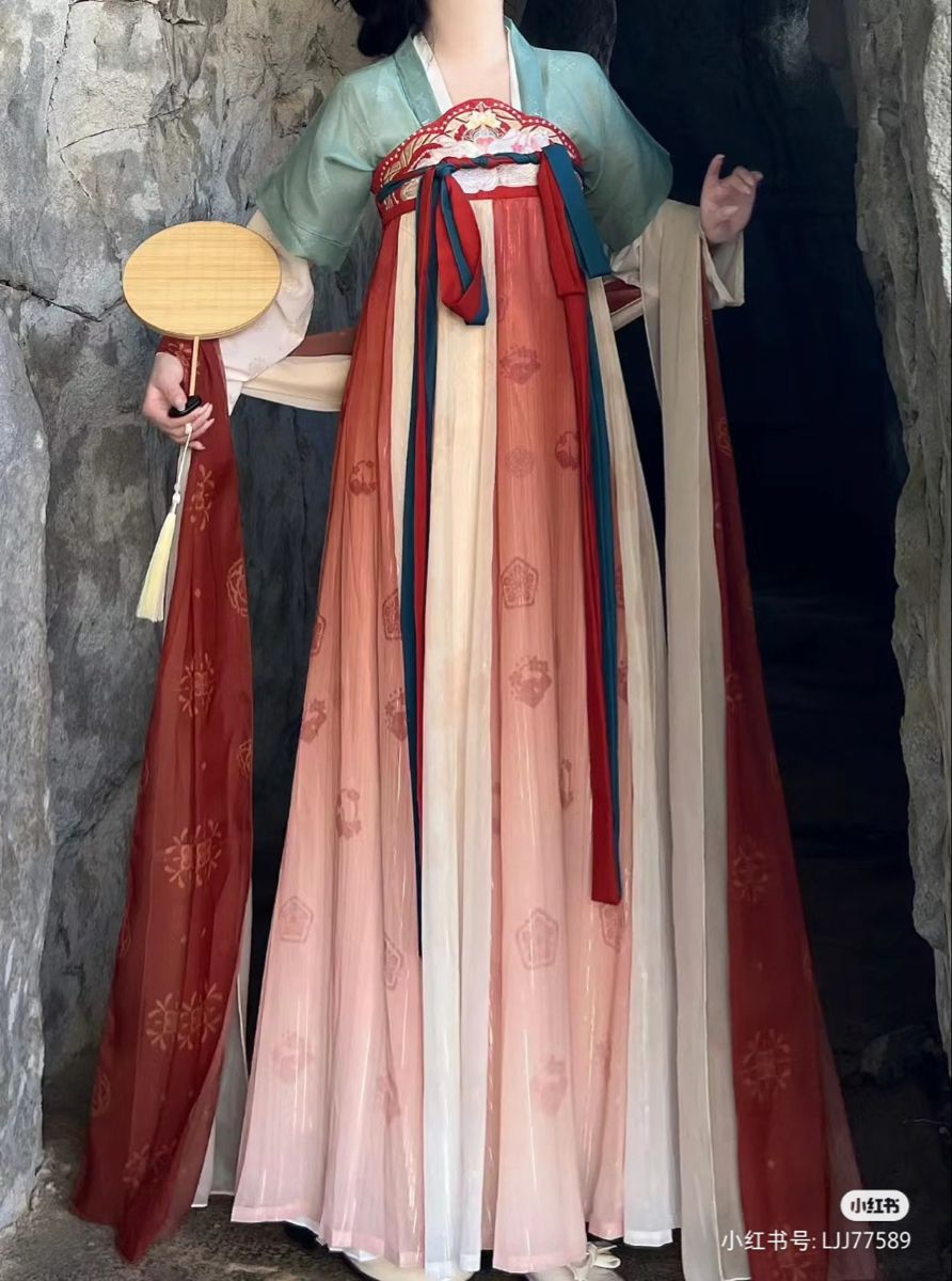 The Splendid Splendor of Hanfu:The Subtle Art of the Hanfu Patchwork