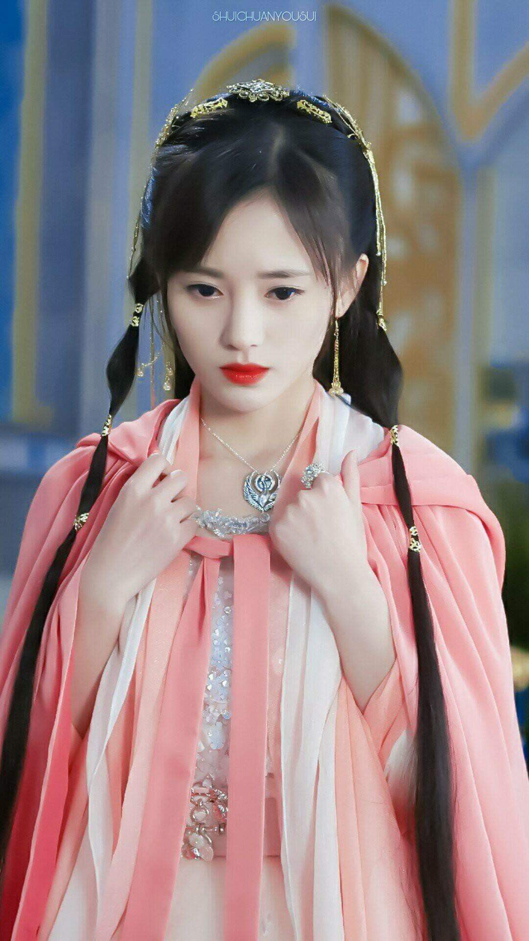 Ancient Charm of Hanfu:Junior High School Girls Embrace Fairy-like Style Ancient Charm of Hanfu:Junior High School Girls Embrace Fairy-like Style