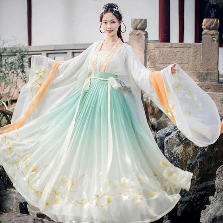 The Rise of Cheongsam Fashion:Tall Women Embracing Traditional Chinese Style in the Republic Era The Rise of Cheongsam Fashion:Tall Women Embracing Traditional Chinese Style in the Republic Era