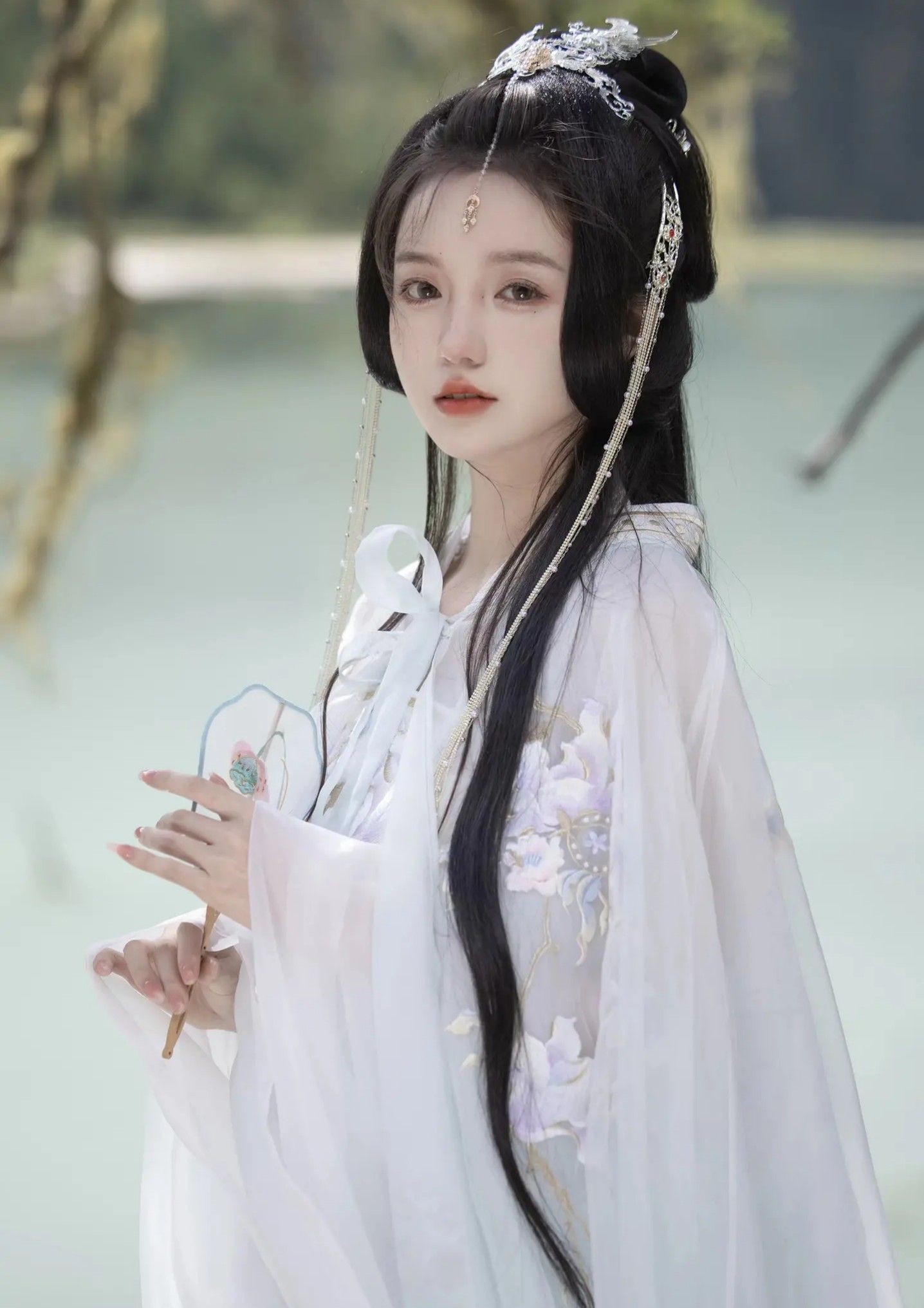 Reinventing the Cheongsam:The New 2024 Style for the Joyful Mother-in-Law Reinventing the Cheongsam:The New 2024 Style for the Joyful Mother-in-Law