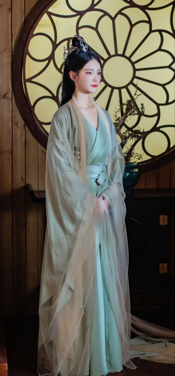 The Evolution of Traditional Hanfu Hair Accessories:A Focus on Post-Wear Hair Combs and Decorations The Evolution of Traditional Hanfu Hair Accessories:A Focus on Post-Wear Hair Combs and Decorations