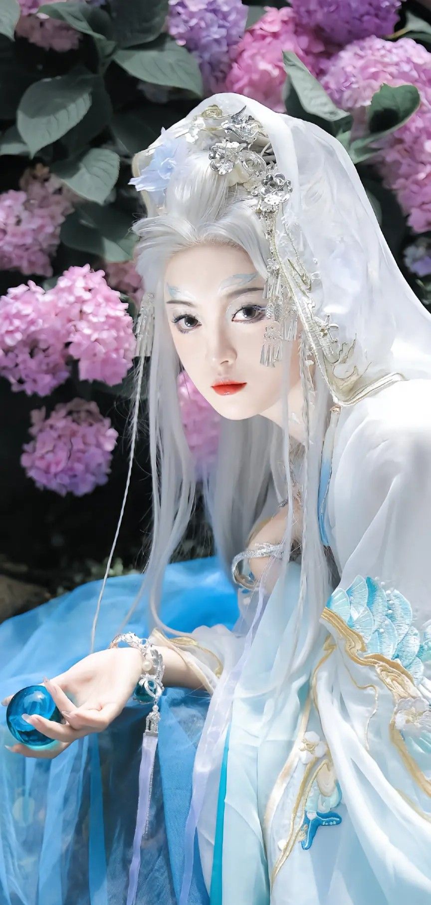 The Evolution of Hanfu:Customizing the Length of Han Qun