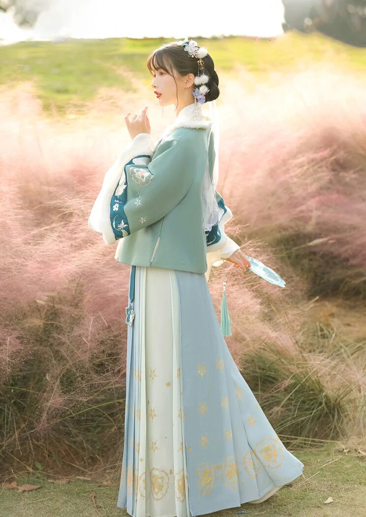 The Evolution of Traditional Chinese Clothing:The Faku Hanfu The Evolution of Traditional Chinese Clothing:The Faku Hanfu