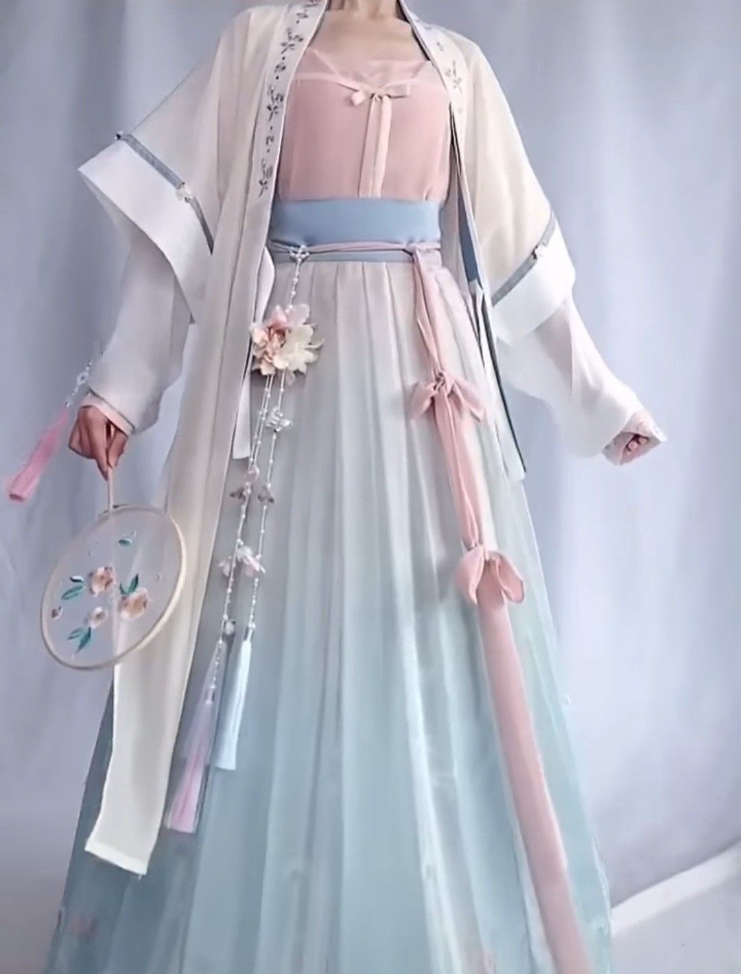 The Splendor of Cheongsam and Umbrella:A Cultural Fusion The Splendor of Cheongsam and Umbrella:A Cultural Fusion