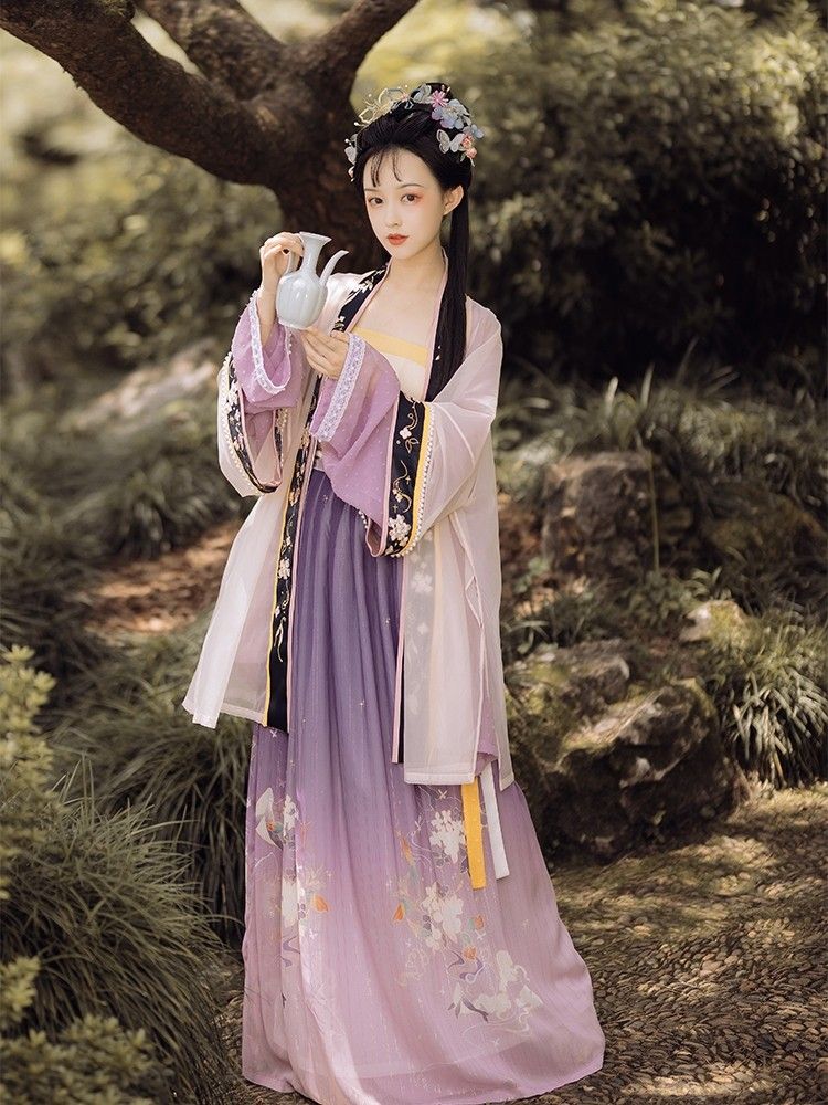 The Enchanting World of Zodiac Hanfu:Gemini and the Celestial Realm The Enchanting World of Zodiac Hanfu:Gemini and the Celestial Realm