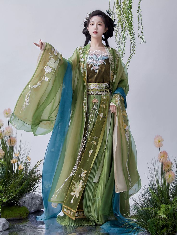 Traditional Chinese Style Blouse for Women in Summer paired with a Horseface Skirt Traditional Chinese Style Blouse for Women in Summer paired with a Horseface Skirt
