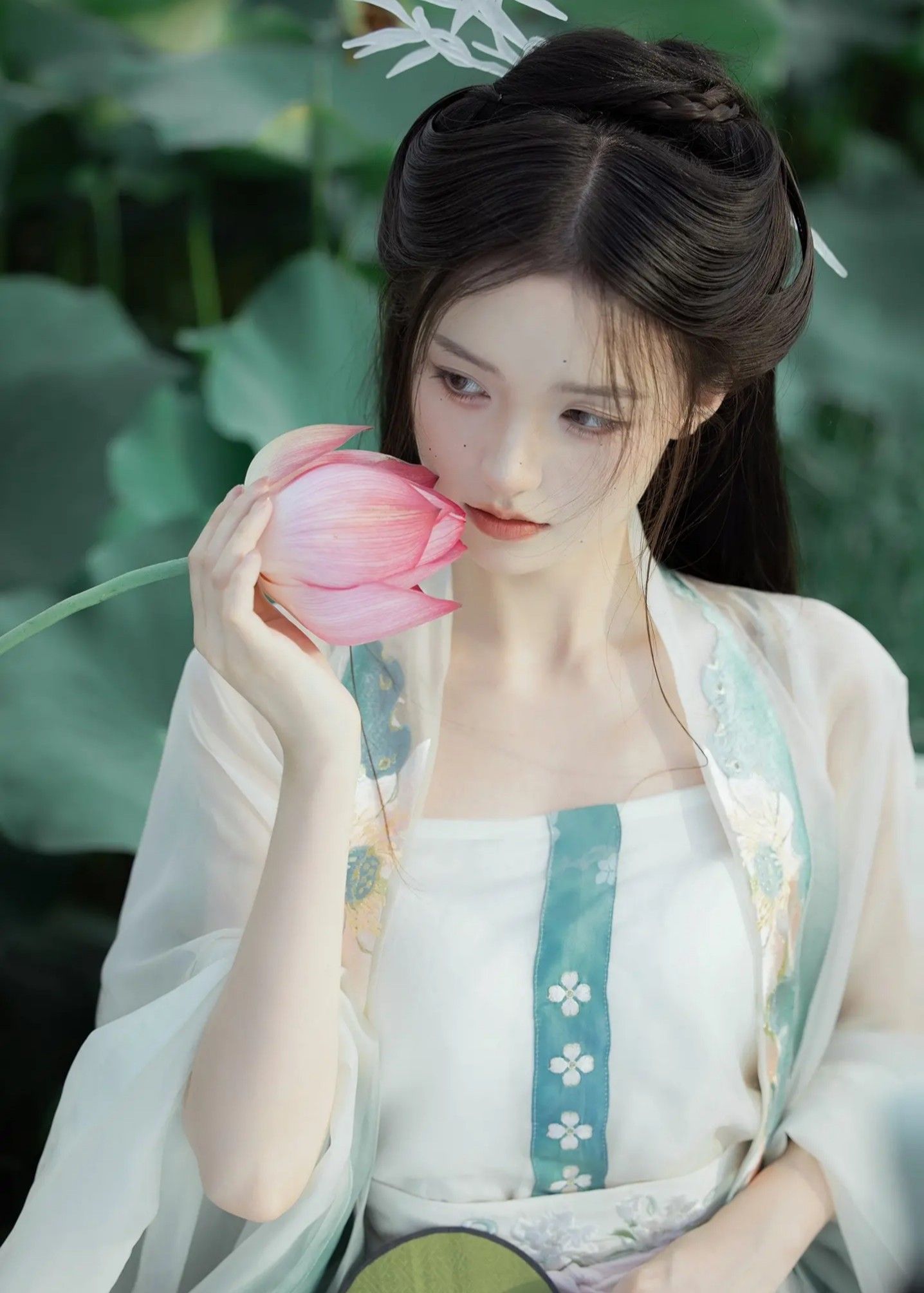 Blooming Beauty:Original Hanfu Styles in the Art of折纸花 Origami Flower)Design Blooming Beauty:Original Hanfu Styles in the Art of折纸花 Origami Flower)Design