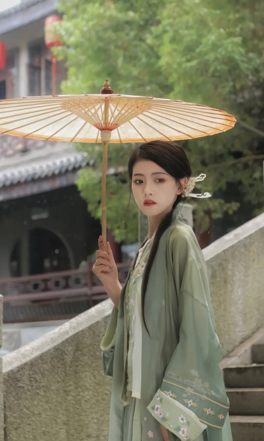 The Art of Pairing Qipao with Outer Layers:A Guide to Traditional Elegance