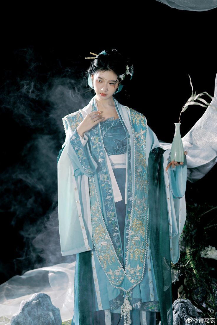 Traditional Chinese Scholars Attire for Modern School Days Traditional Chinese Scholars Attire for Modern School Days