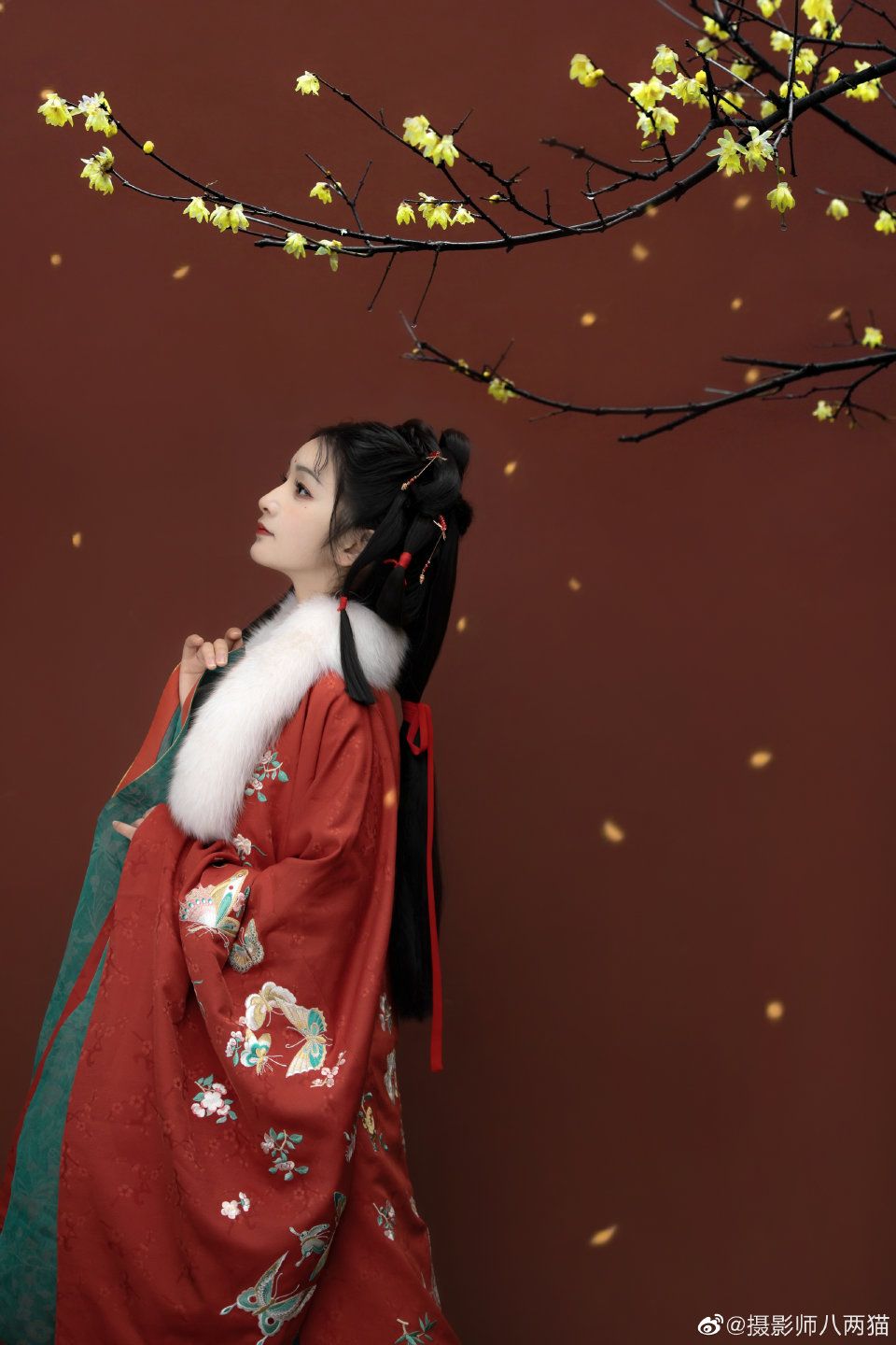 The Cold Blue Elegance of Hanfu in the Wei and Jin Dynasties The Cold Blue Elegance of Hanfu in the Wei and Jin Dynasties