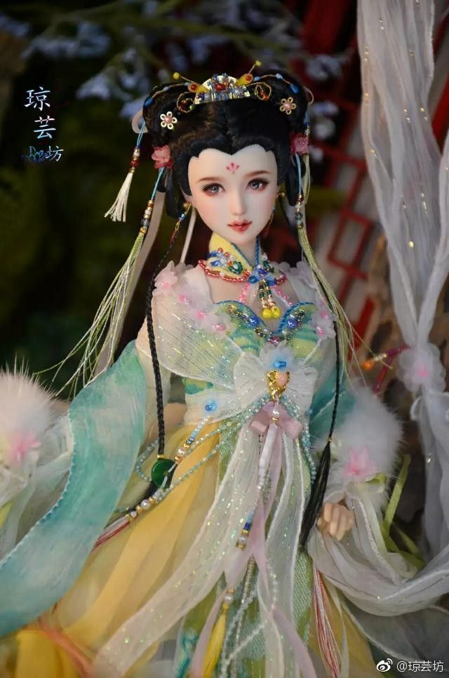 Rams Hanfu Cosplay:Exploring the Fusion of Traditional Chinese Costume and Modern Pop Culture Rams Hanfu Cosplay:Exploring the Fusion of Traditional Chinese Costume and Modern Pop Culture