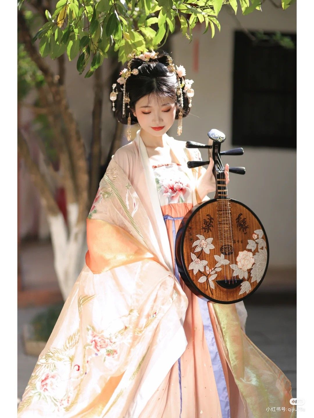 Chinese-Style Womens Fashion 2024:The New Wave of Qipao Blouses Chinese-Style Womens Fashion 2024:The New Wave of Qipao Blouses