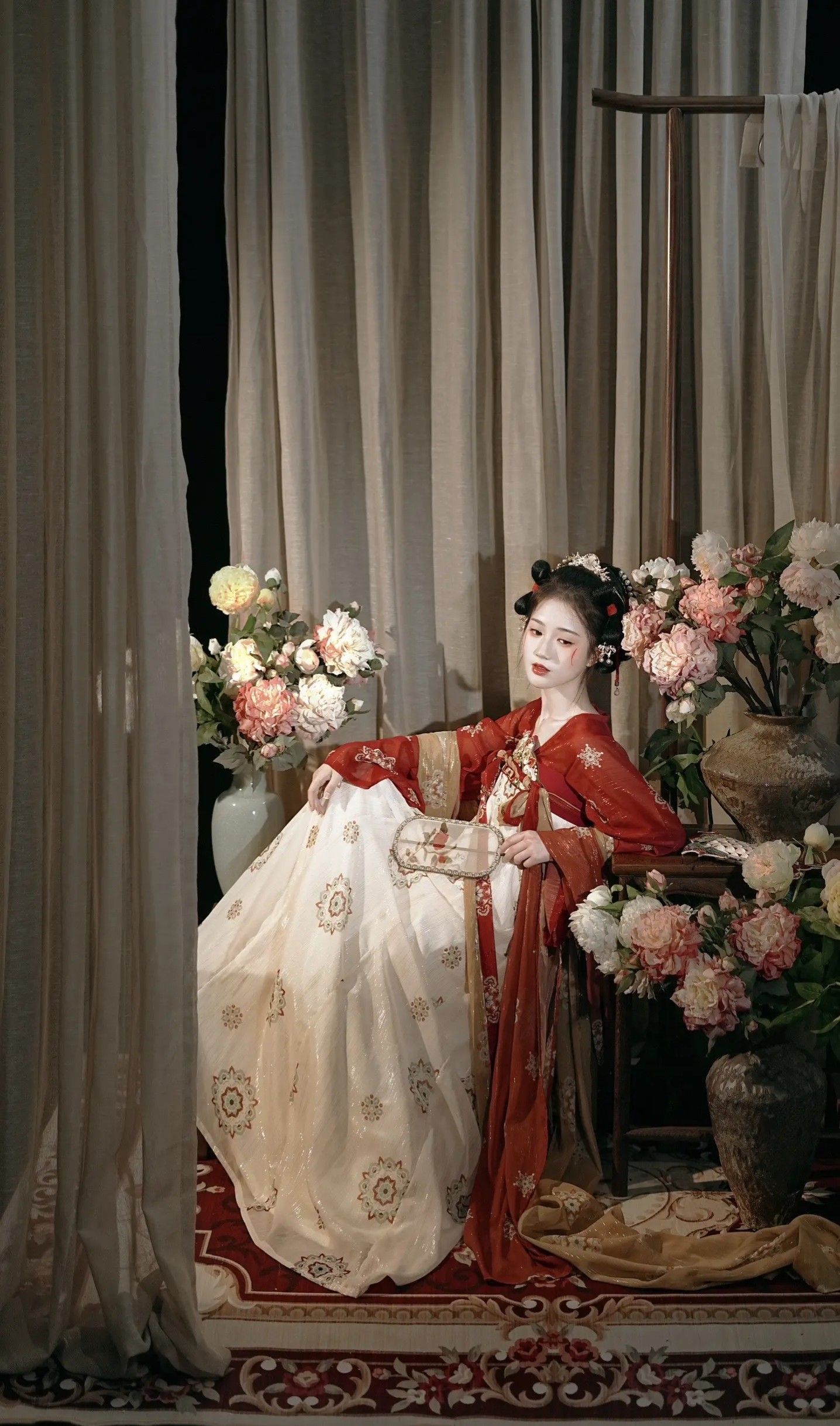 Embracing the New Chinese Traditionalism:A Two-Piece Qipao Set Embracing the New Chinese Traditionalism:A Two-Piece Qipao Set