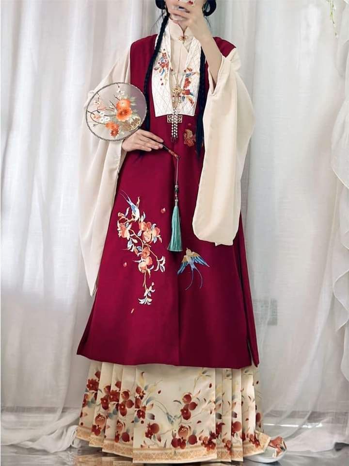 A Tale of Chinese Elegance:Girls Hanfu Dress,Traditional Chinese-Style Skirt,and Modern Qipao A Tale of Chinese Elegance:Girls Hanfu Dress,Traditional Chinese-Style Skirt,and Modern Qipao