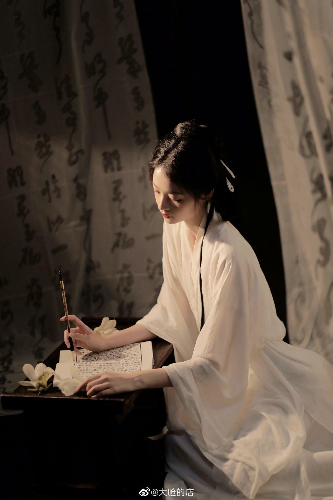 The Elegance of Yellow-Gray Cheongsam:A Cultural Journey The Elegance of Yellow-Gray Cheongsam:A Cultural Journey