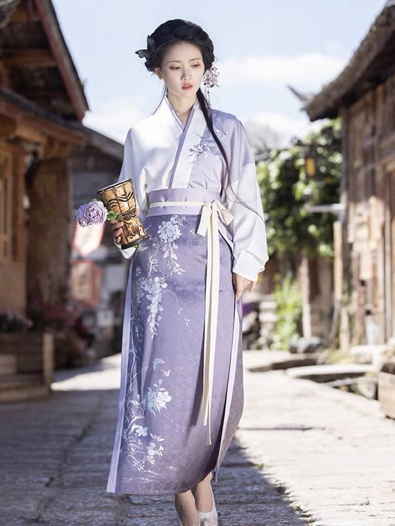 Plus-Size Fashionistas Embrace Cheongsam:A Guide to Styling for Curvier Figures Plus-Size Fashionistas Embrace Cheongsam:A Guide to Styling for Curvier Figures