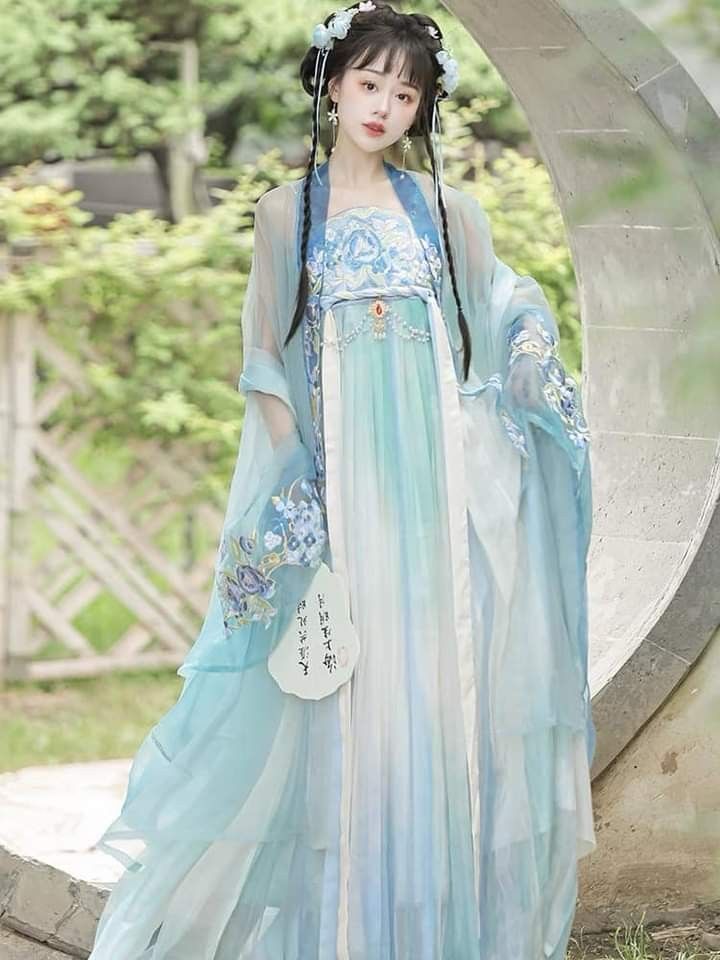 Modern Chinese Style Qipao Gowns:Embracing Traditional Elegance with Modern Innovations Modern Chinese Style Qipao Gowns:Embracing Traditional Elegance with Modern Innovations