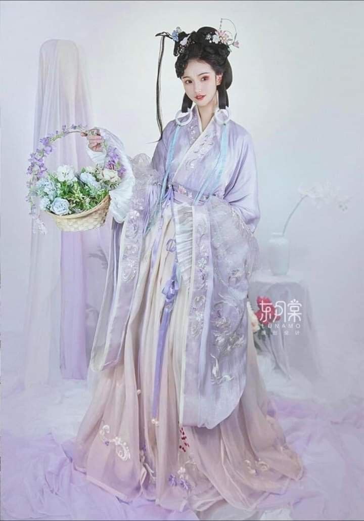 Winter Fairyland:The Enchanting Tale of a Girl in Hanfu Ancient Chinese Dress Winter Fairyland:The Enchanting Tale of a Girl in Hanfu Ancient Chinese Dress