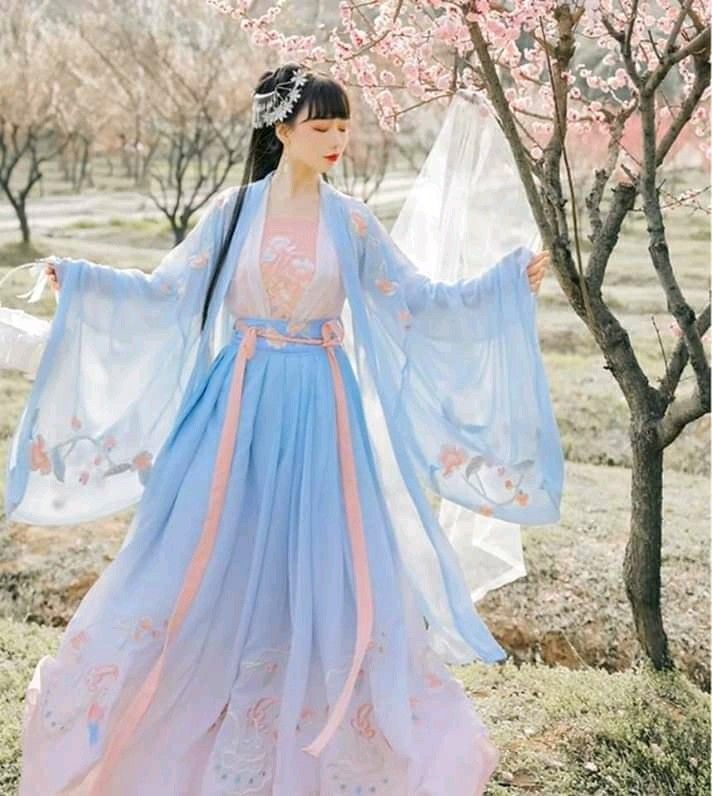 Elegant and Understated Hanfu:The Subtle Charm of Traditional Chinese Clothing Elegant and Understated Hanfu:The Subtle Charm of Traditional Chinese Clothing