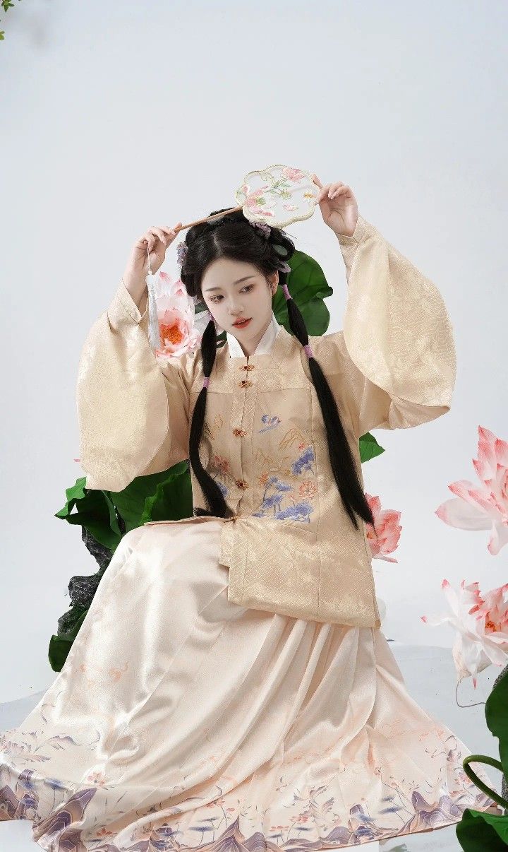 Li Yus Original Hanfu Fashion:Unveiling the Essence of Traditional Chinese Elegance Li Yus Original Hanfu Fashion:Unveiling the Essence of Traditional Chinese Elegance
