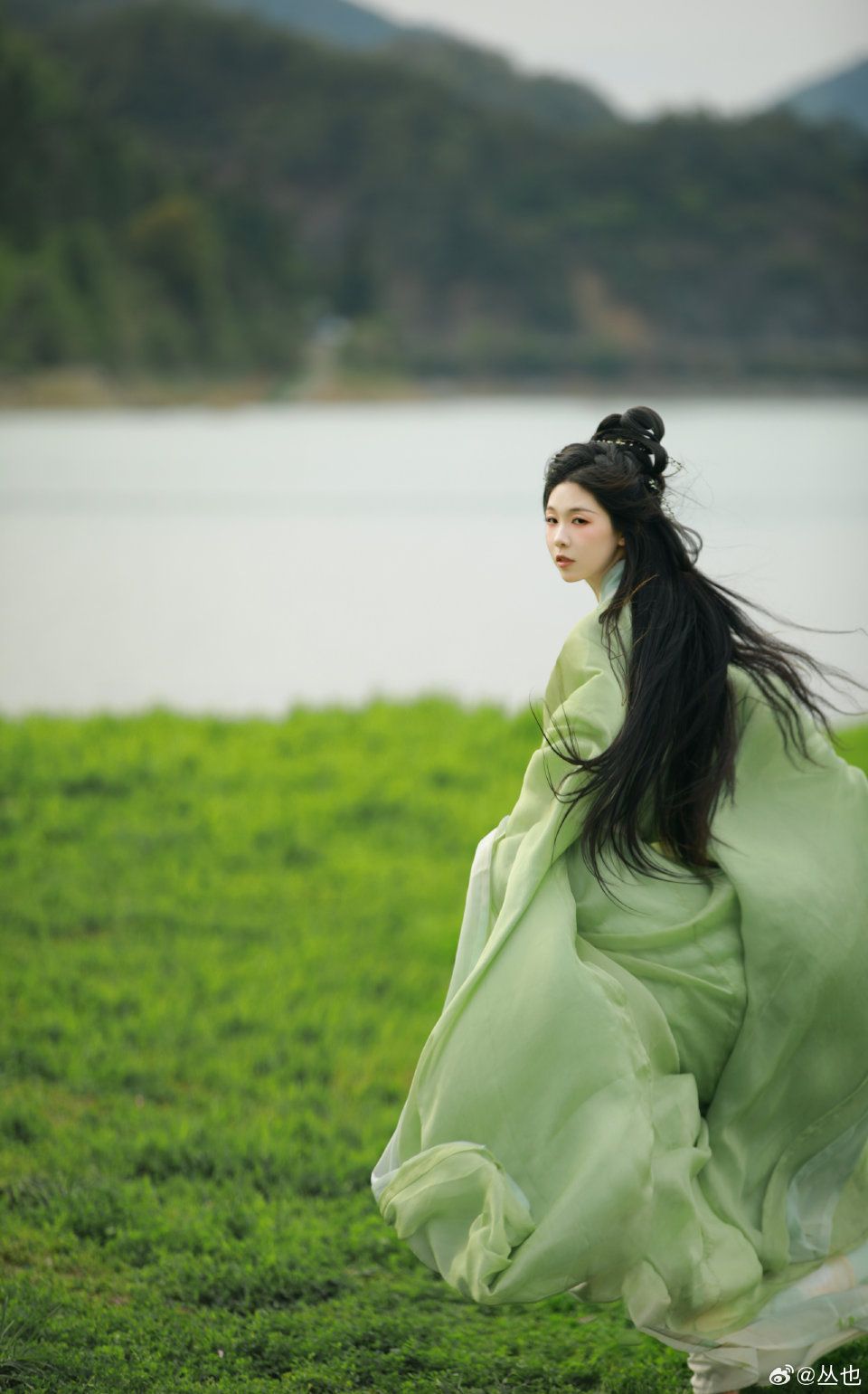 Allure of the Cheongsam:Seductive Bedtime Temptations with Full Exposure Allure of the Cheongsam:Seductive Bedtime Temptations with Full Exposure