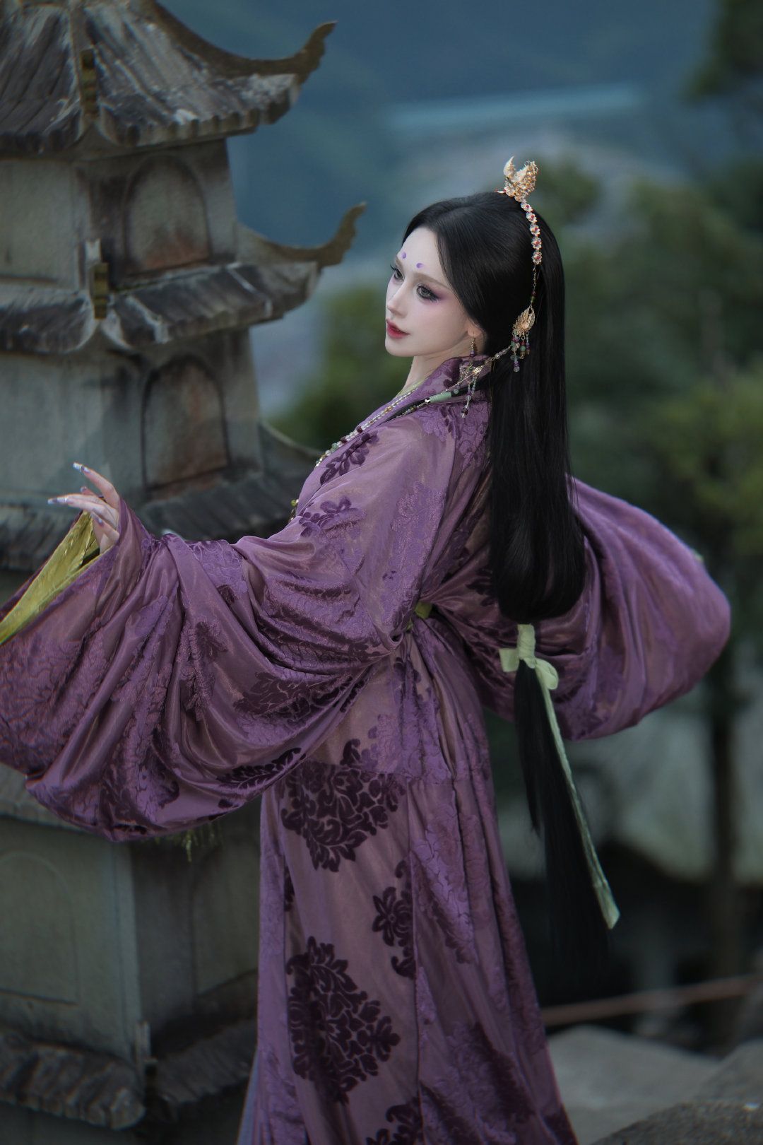 Little Girls Traditional Chinese Hanfu Shoes with Leather Uppers:A Closer Look Little Girls Traditional Chinese Hanfu Shoes with Leather Uppers:A Closer Look