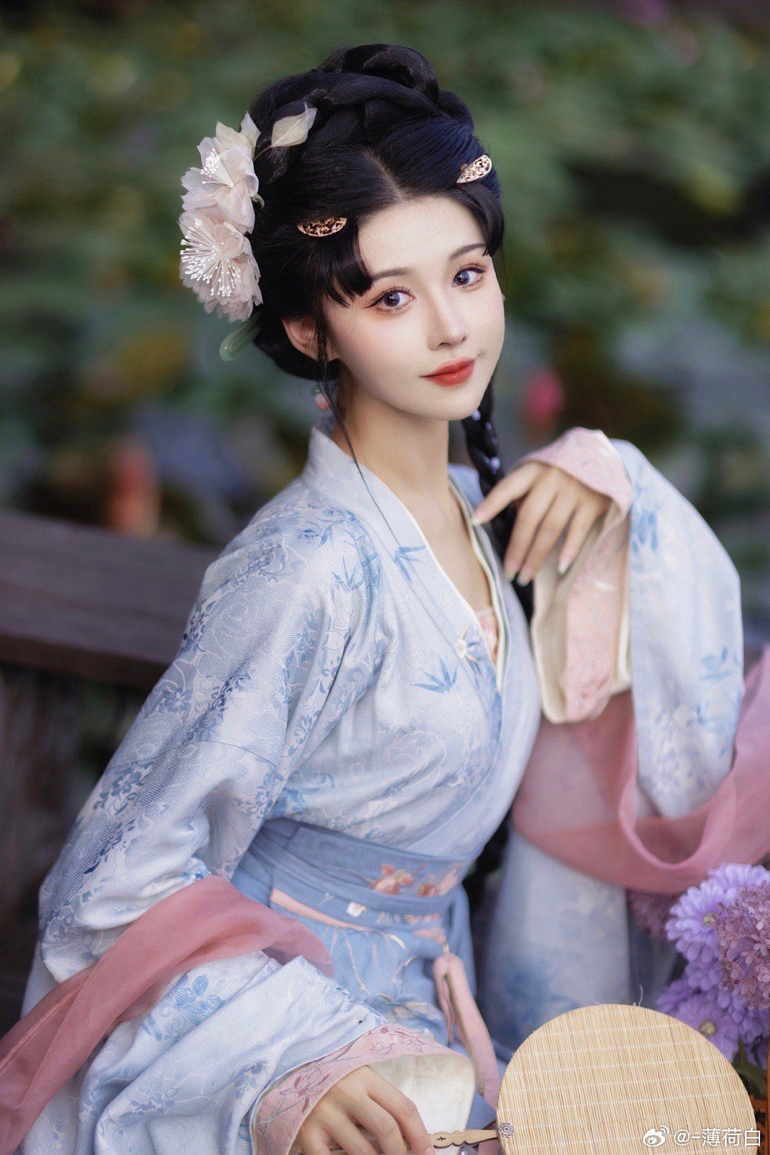 Veiled Splendor:The Enchanting Journey of Hanfu Through the Cultural Lens of Foreign Lands Veiled Splendor:The Enchanting Journey of Hanfu Through the Cultural Lens of Foreign Lands