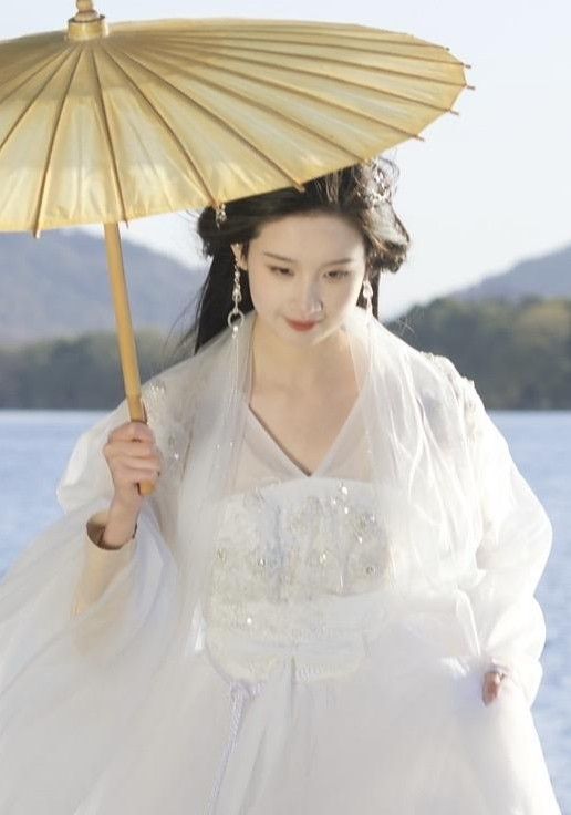 The Evolution of Hanfu Undergarments:A Closer Look at the Art of Hanfu Layering
