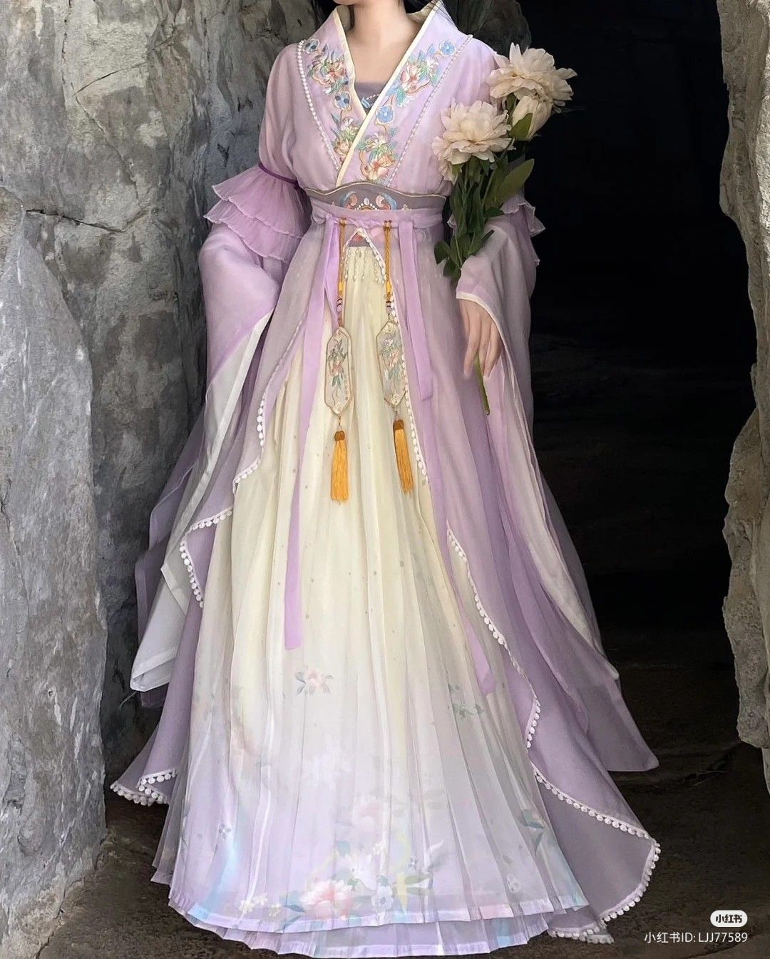 The Splendor of Hanfu in Royal Blue The Splendor of Hanfu in Royal Blue